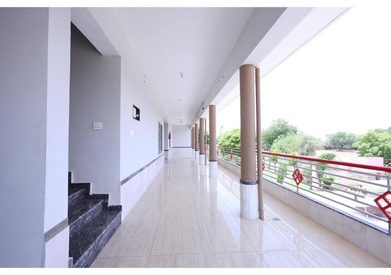 Goyal Bhawan Hotel Khātu Екстериор снимка