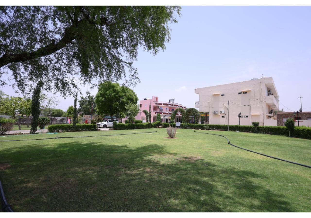Goyal Bhawan Hotel Khātu Екстериор снимка