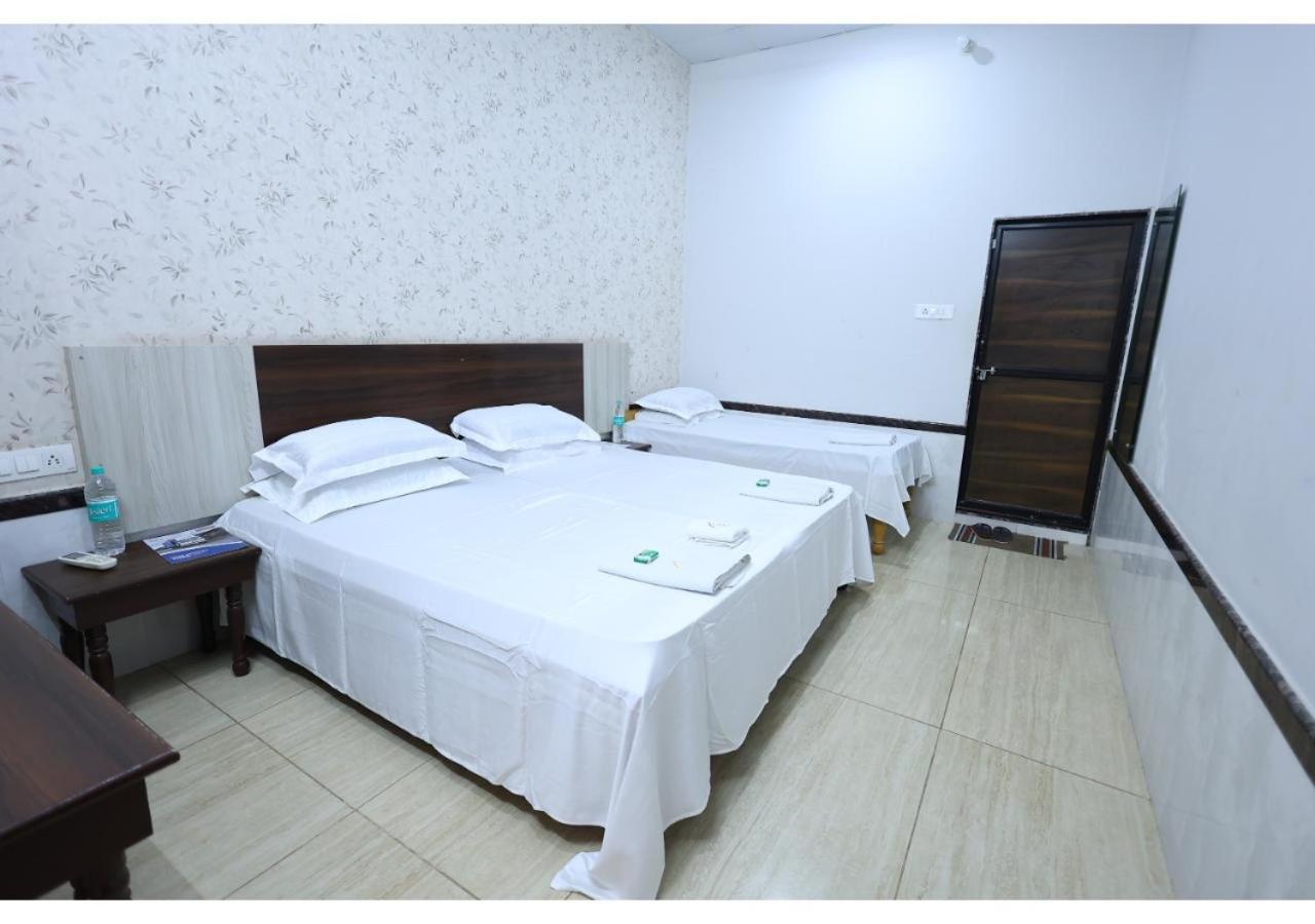 Goyal Bhawan Hotel Khātu Екстериор снимка