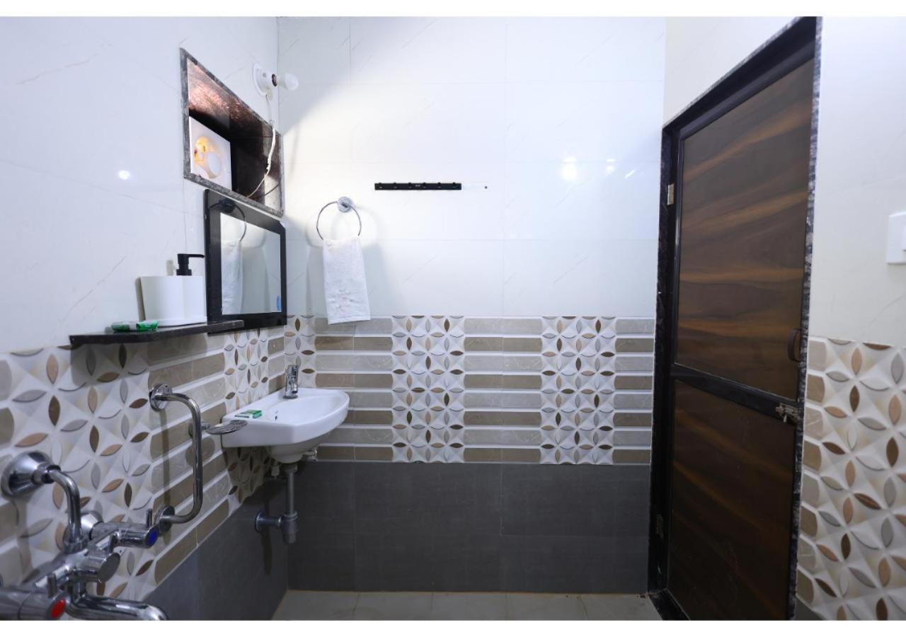 Goyal Bhawan Hotel Khātu Екстериор снимка